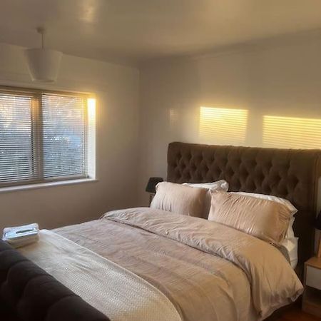 Home In Basildon, Essex エクステリア 写真