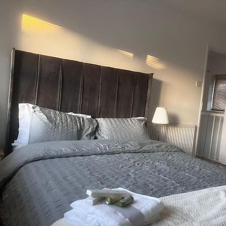 Home In Basildon, Essex エクステリア 写真